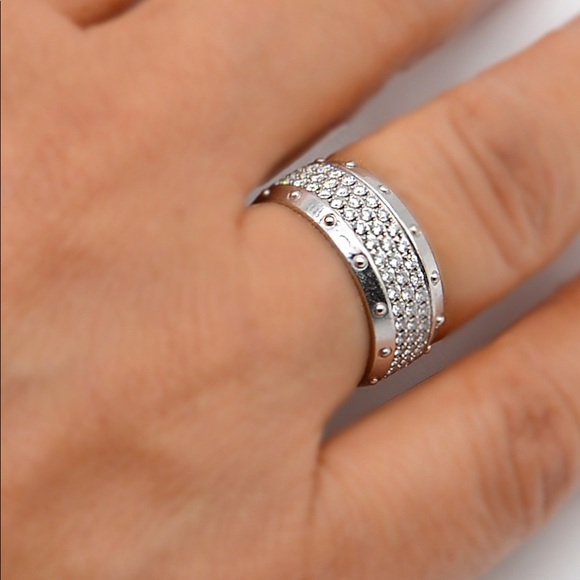 Louis Vuitton Diamond Emprise Ring, White Gold, LV - Picture 2 of 6